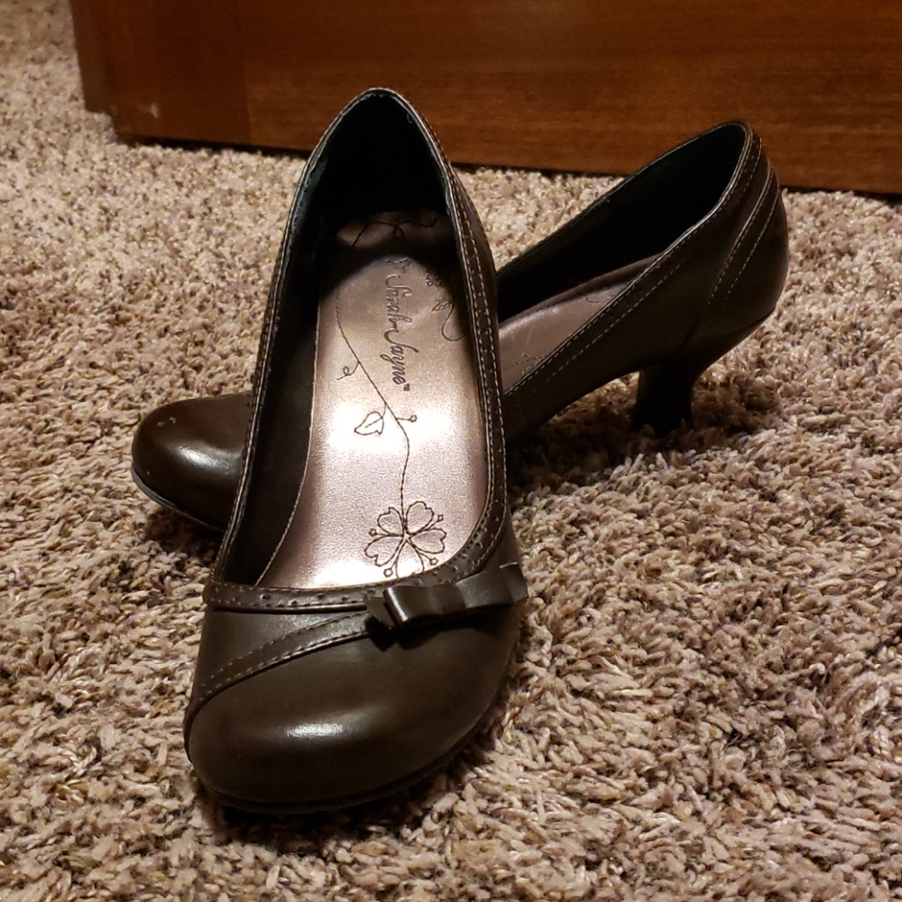 Cute brown heels